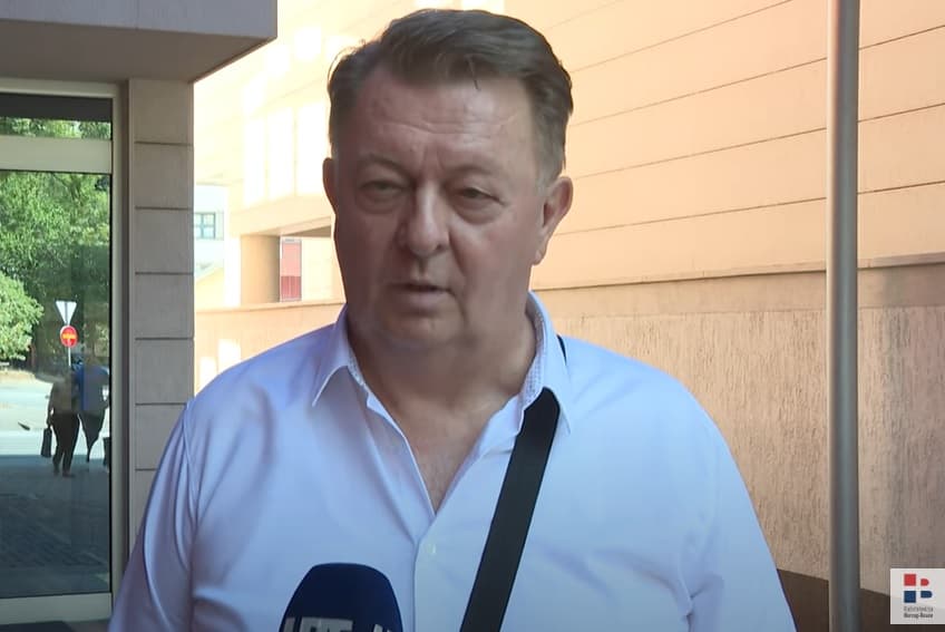 Ilustracija članka: Ćosić: Federaciju vratiti na tvorničke postavke