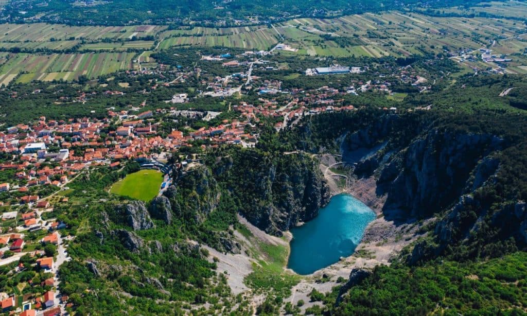 Ilustracija članka: Razotkrivena velika sramota imotskih iznajmljivača, gotovo svaki treći ‘lovi u mutnom‘
