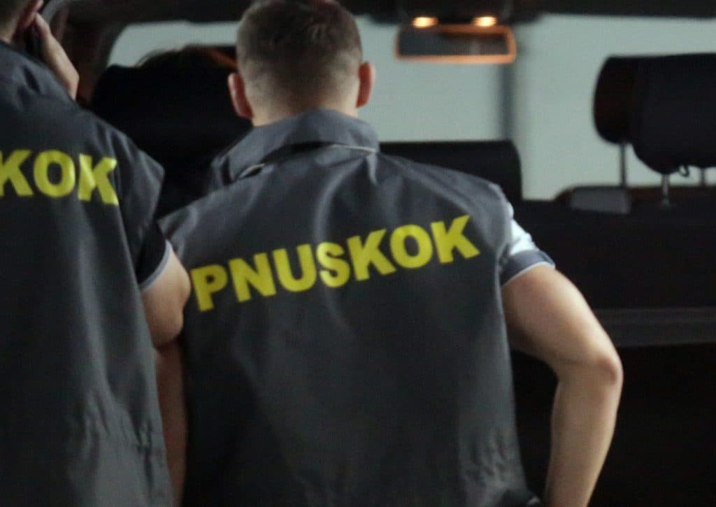 Ilustracija članka: Uhićenja diljem Hrvatske: Oštetili Inu za 100 milijuna kuna, sve se otkrilo kad je sjeo novac umirovljeniku na račun