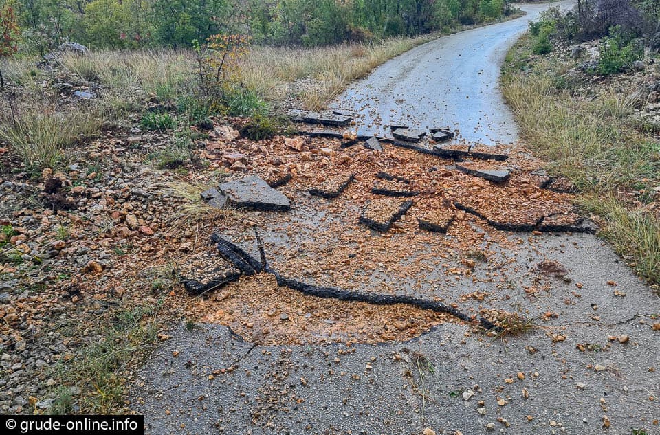 Ilustracija članka: Grude: Grom uništio lokalnu cestu