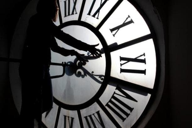 Ilustracija članka: U noći s 29. na 30. listopada kazaljke se pomiču jedan sat unatrag