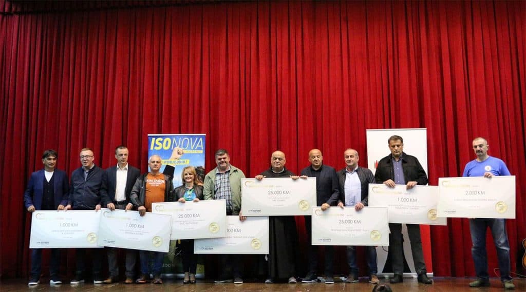 Ilustracija članka: Dalić i prijatelji uručili donacijska sredstva prikupljena na humanitarnom događaju “Šampioni srca”