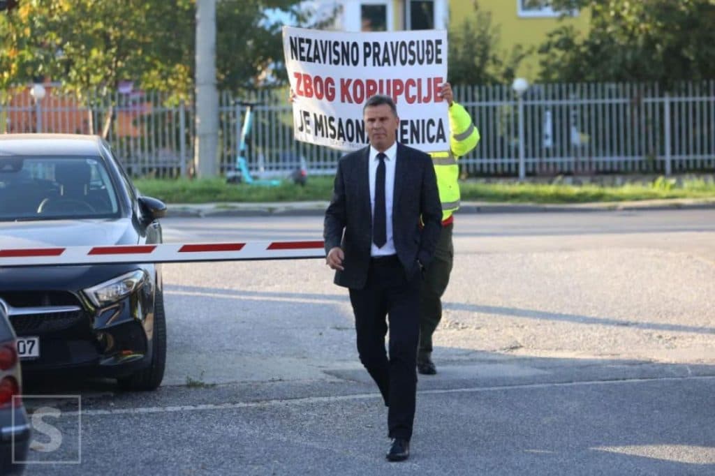 Ilustracija članka: Nastavljeno suđenje u predmetu ‘Respiratori’