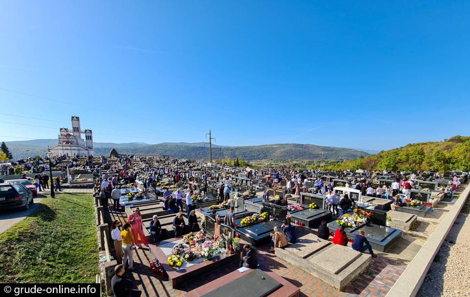 Ilustracija članka: Danas je blagdan Svih svetih, na grudskom groblju Gomilice obilježen uz mnoštvo vjernika