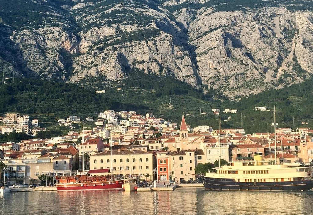 Ilustracija članka: Zatvaraju se hoteli na Makarskoj rivijeri