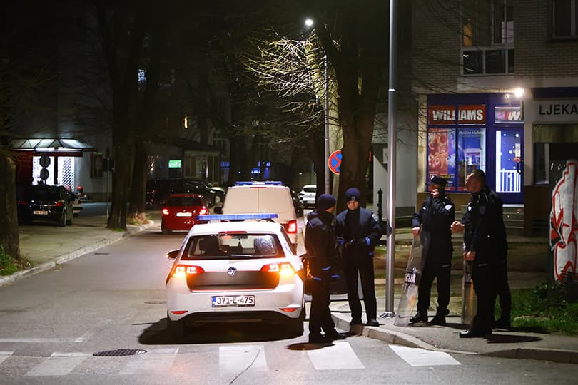 Ilustracija članka: Mostar: Policija presrela navijače Veleža naoružane palicama i bakljama