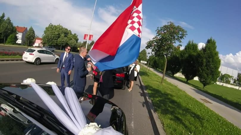 Ilustracija članka: Napadnuta svatovska kolona zbog isticanja zastave hrvatskog naroda