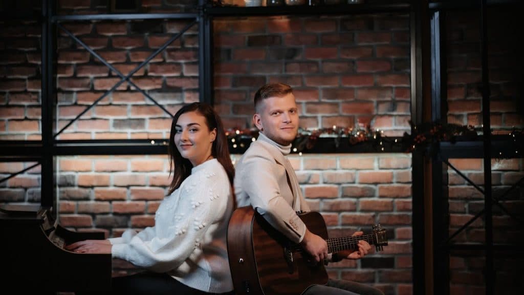 Ilustracija članka: Nova pjesma i spot Josipa Ivankovića i Ane Marije Ćavarušić : “Ovog Božića”