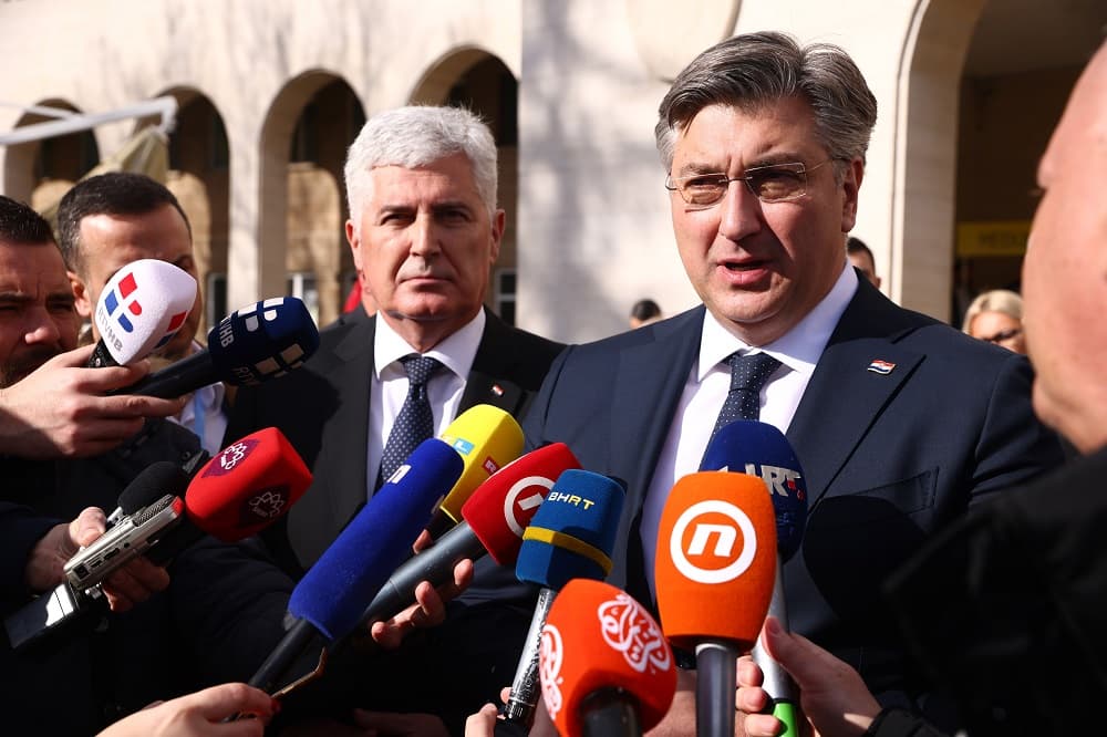 Ilustracija članka: Plenković na HNS-u: Hrvatska neće graditi ni zidove ni ograde ni žice na granici s BiH