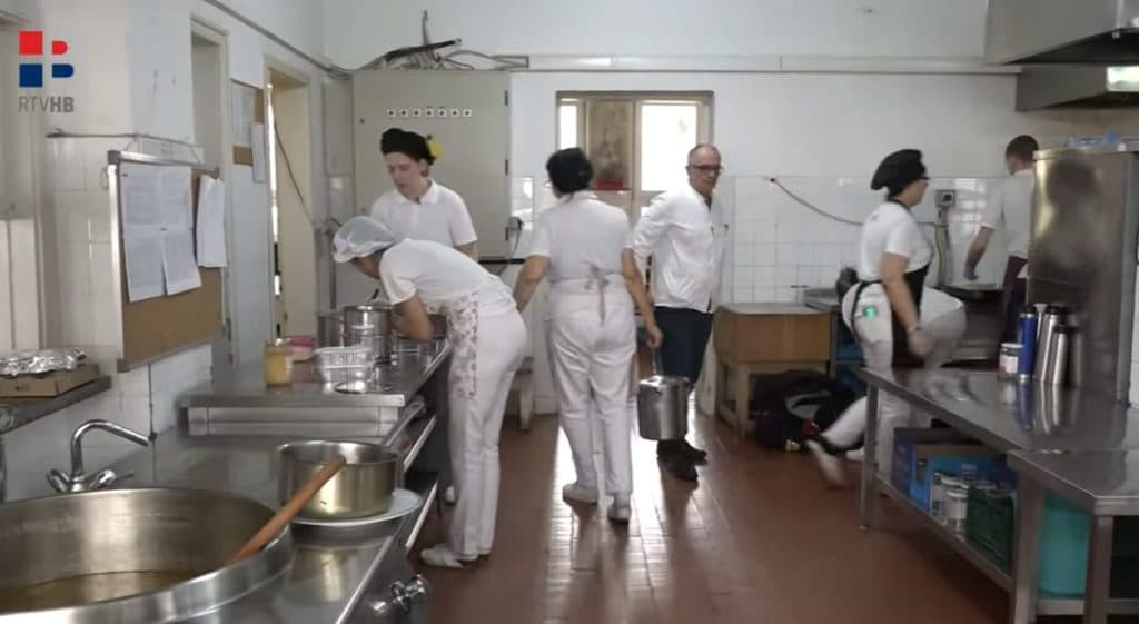 Ilustracija članka: VIDEO: Tko i kako kuha u SKB Mostar?
