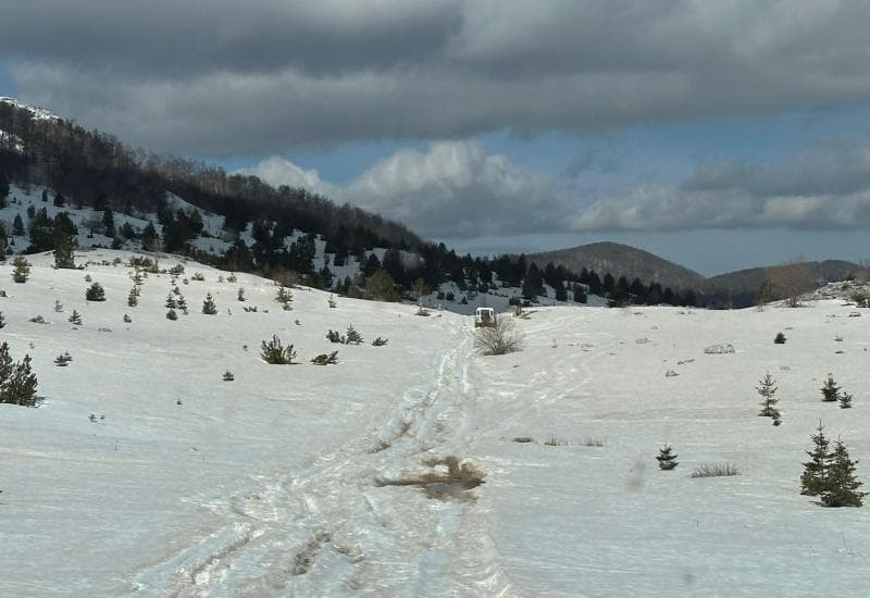 Ilustracija članka: HGSS Posušje izvukao automobil iz snijega u kojem su zapele dvije osobe