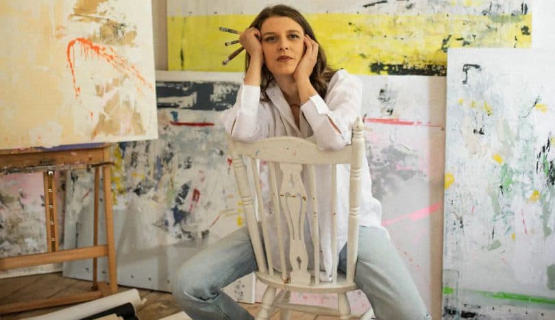 Ilustracija članka: Ljubušanka Tamara Herceg predstavlja izložbu “Art Must Go On”