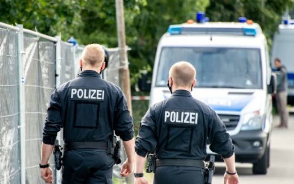 Ilustracija članka: Mladić iz BiH u Njemačkoj ukrao kombi pa bježao policiji