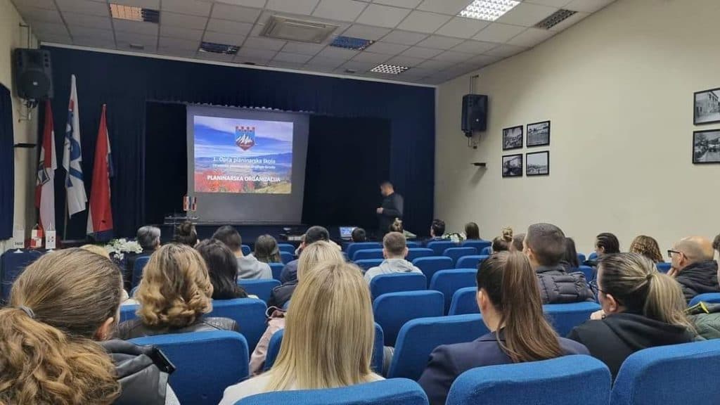 Ilustracija članka: Održano uvodno predavanje 1. Opće planinarske škole HPD Grude
