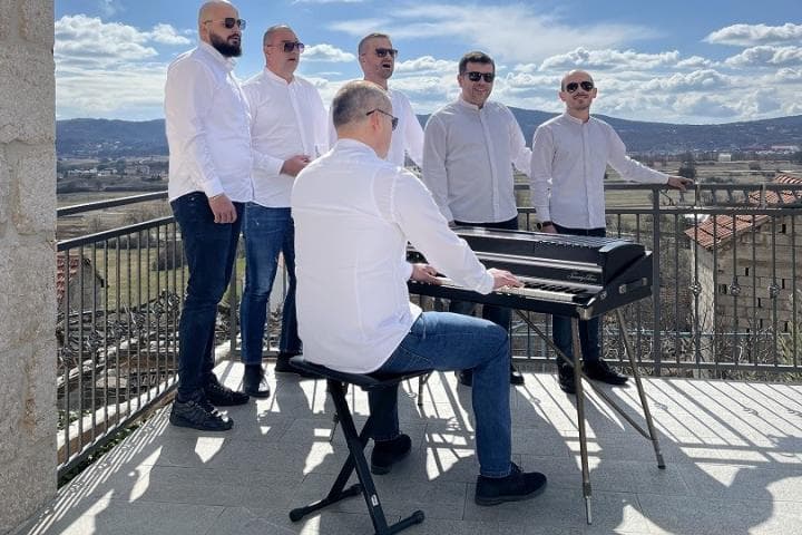 Ilustracija članka: Klapa Grga predstavila prvu pjesmu pod nazivom ”Naći ću te u pismi”