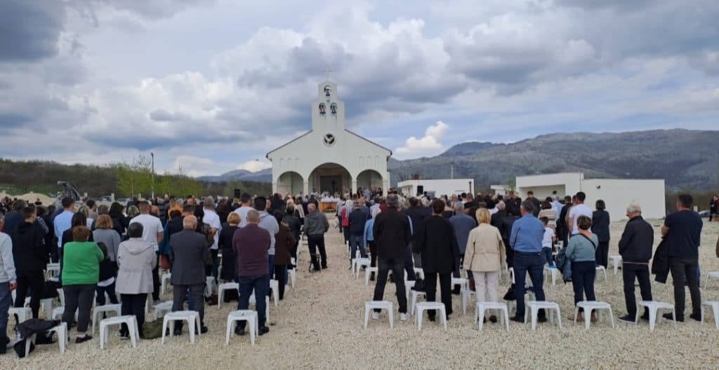 Ilustracija članka: Misnim slavljem i blagoslovom spomenika Piete proslavljen blagdan sv. Josipa Radnika na Groblju Mira