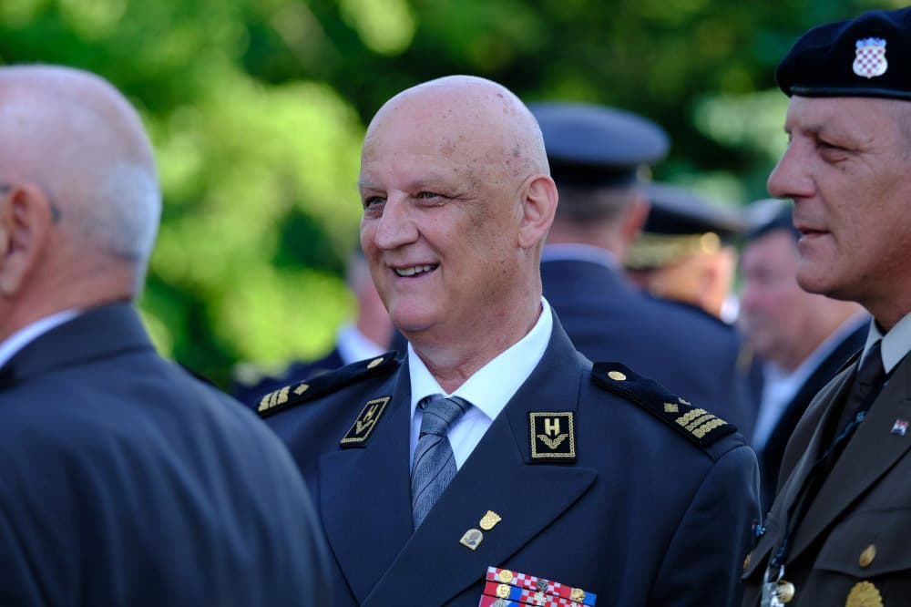 Ilustracija članka: Rojs o Generalskom zboru: Zovem ih gemišt bojna, tamo nema ispod dva promila