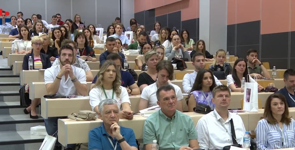 Ilustracija članka: (VIDEO) Simpozij u Mostaru: Cijepljenje ili pametni lijekovi?