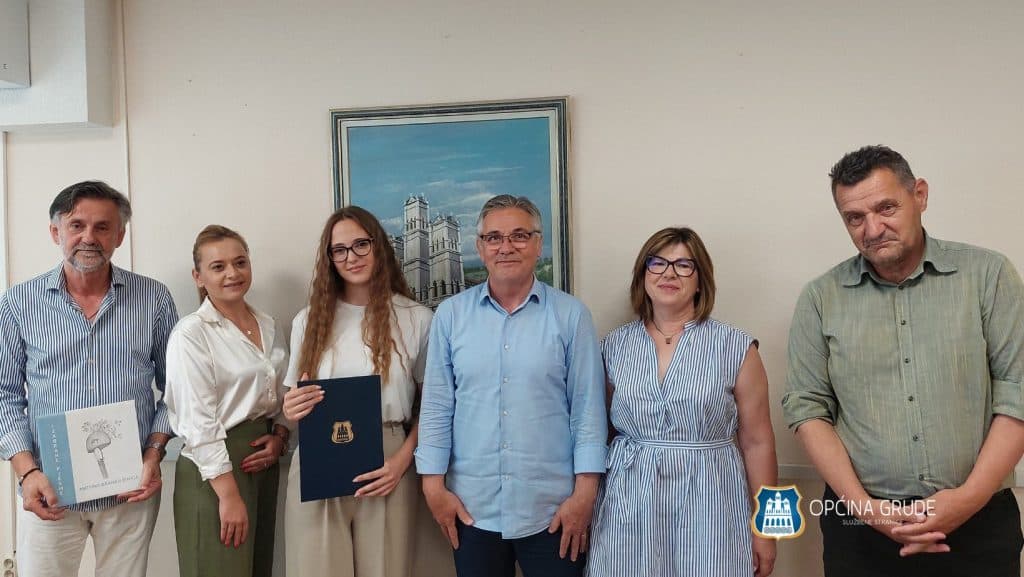 Ilustracija članka: Anđela Blekić najbolja učenica 56. generacije Srednje škole A. B. Šimića Grude