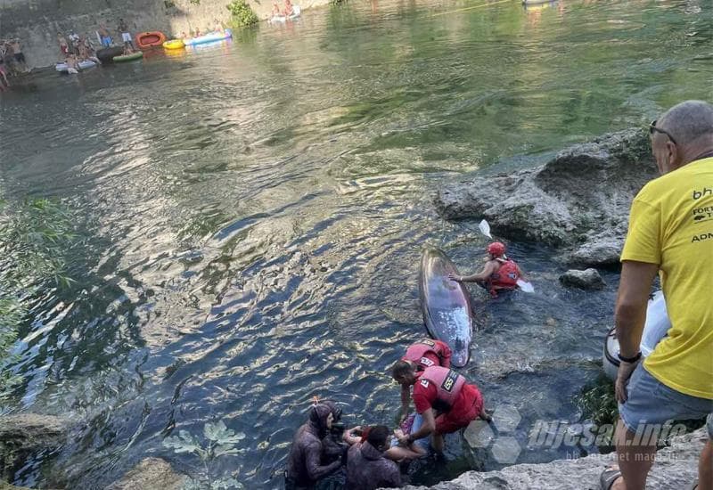 Ilustracija članka: Preminula žena koja je pala na stijene tijekom skokova sa Starog mosta