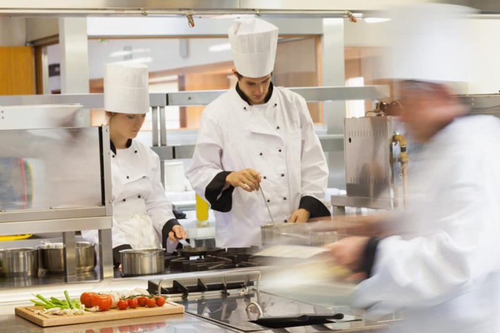 Ilustracija članka: Sve veća potreba za stranim radnicima: BiH će morati uvesti 150 tisuća radnika