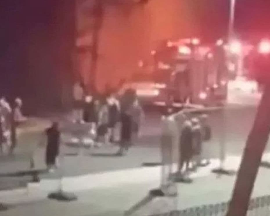 Ilustracija članka: Utakmica AEK-a i Dinama je odgođena. U neredima u Ateni ubijen grčki navijač