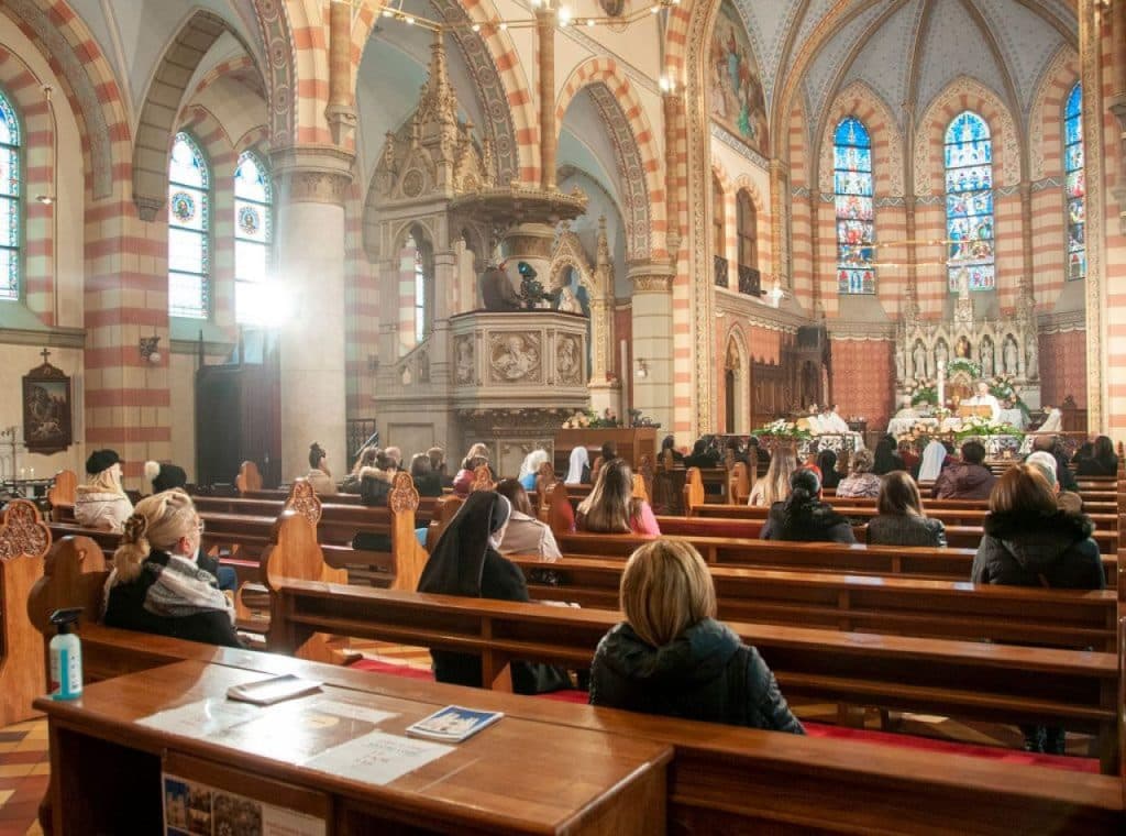 Ilustracija članka: Poskupljuju prilozi za misno slavlje