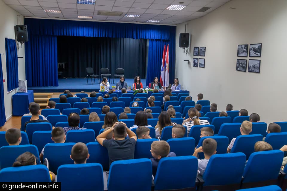 FOTO: U Grudama upriličeno predstavljanje knjiga autorice Ivane Ćurić