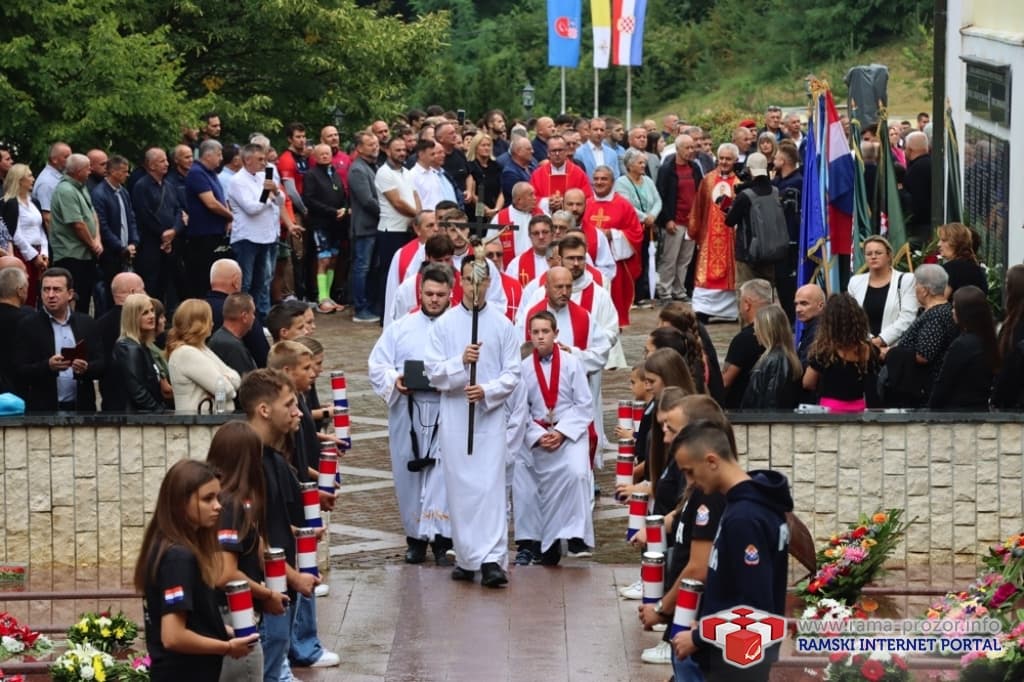 Ilustracija članka: Obilježena 30. obljetnica pokolja Hrvata u Uzdolu