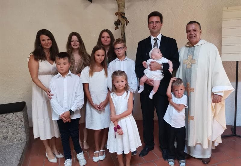 Ilustracija članka: Duvnjaci u Njemačkoj krstili osmo dijete