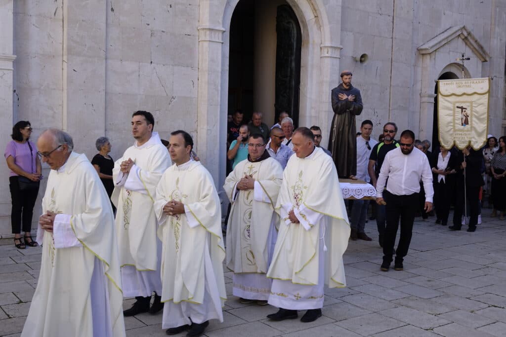 Ilustracija članka: Imoćani se pripremaju za blagdan sv. Franje, zaštitnika imotske župe