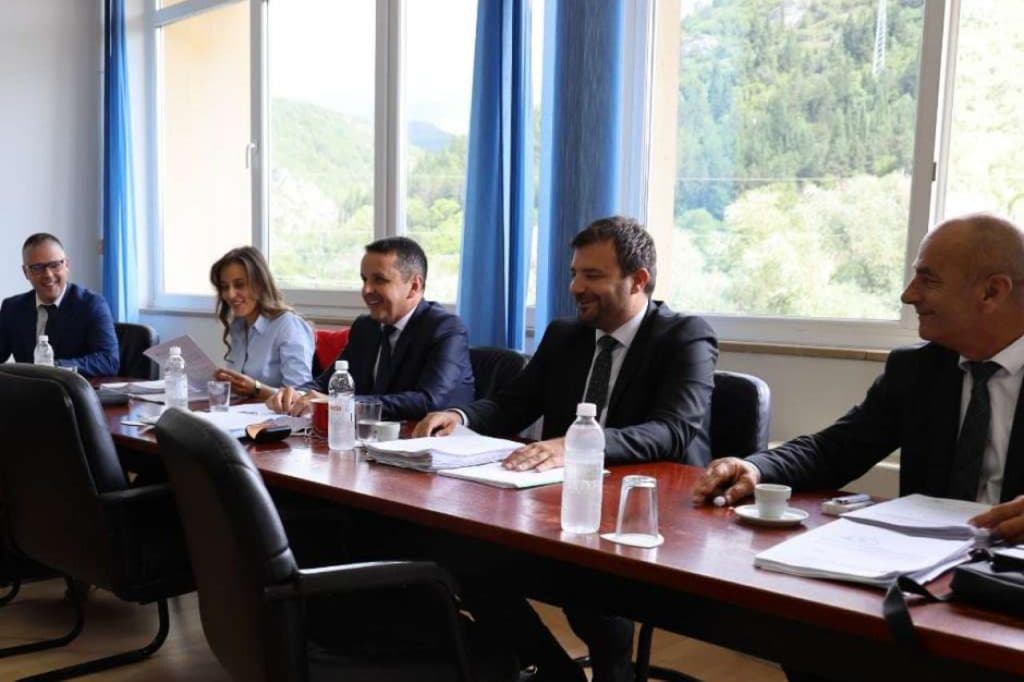 Ilustracija članka: Vlada ŽZH isplatila ukupan iznos za sufinanciranje prijevoza učenika