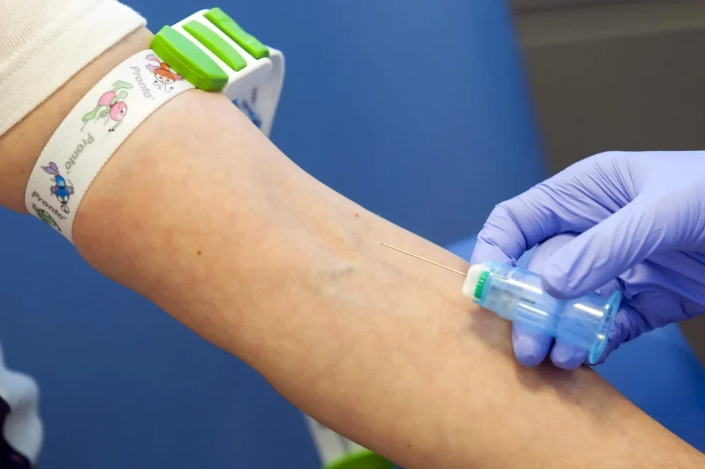 Ilustracija članka: Više od 25.000 Imoćana ostaje bez najvažnije javne usluge, rješenja nema na vidiku: ‘Mladi ljudi ne žele u mala mista‘