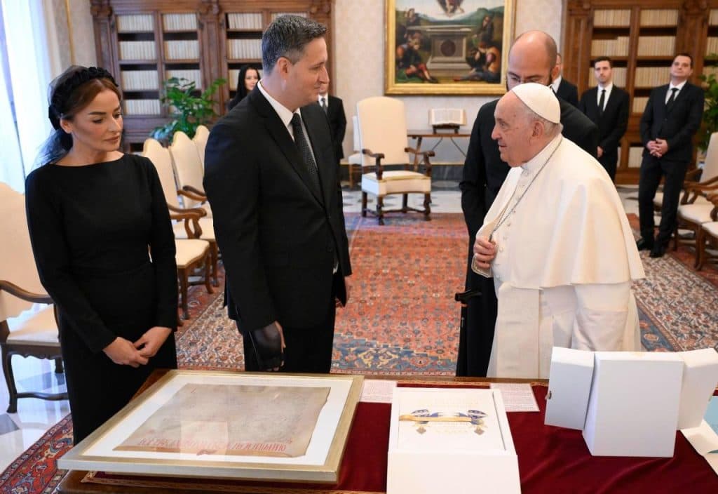 Ilustracija članka: Bećirović pozvao papu Franju u BiH