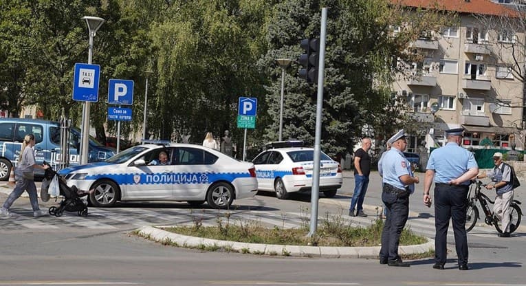 Ilustracija članka: Krali drva hrvatskom povratničku u RS-u, on ih uhvatio. Nasmrt su ga prebili