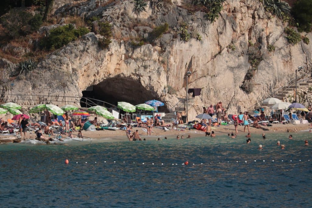 Ilustracija članka: Makarska ulaže pola milijuna eura za sunčališta, toalete i ostalu infrastrukturu