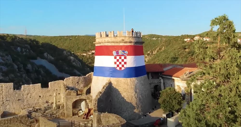 Ilustracija članka: “Zemlja heroja” ujedinila najpoznatije pjevače domoljubnih uspješnica