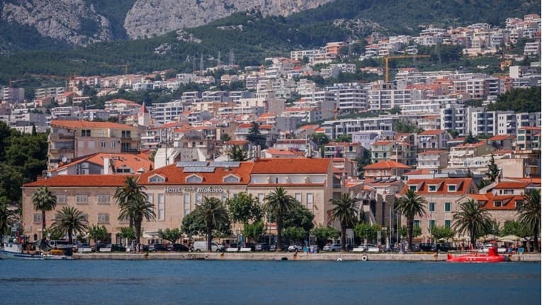Ilustracija članka: Makarska objavila: Zabranit ćemo apartmanizaciju, dosta je ilegalnog bogaćenja