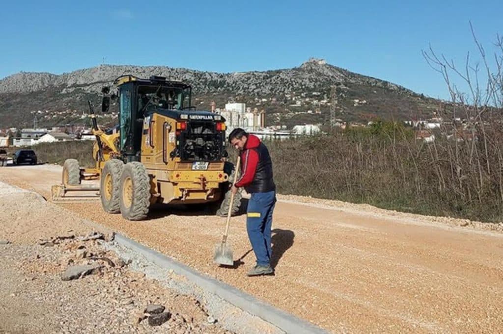 Ilustracija članka: Za izgradnju, rekonstrukciju i održavanje cesta u ZHŽ-u više od tri milijuna KM