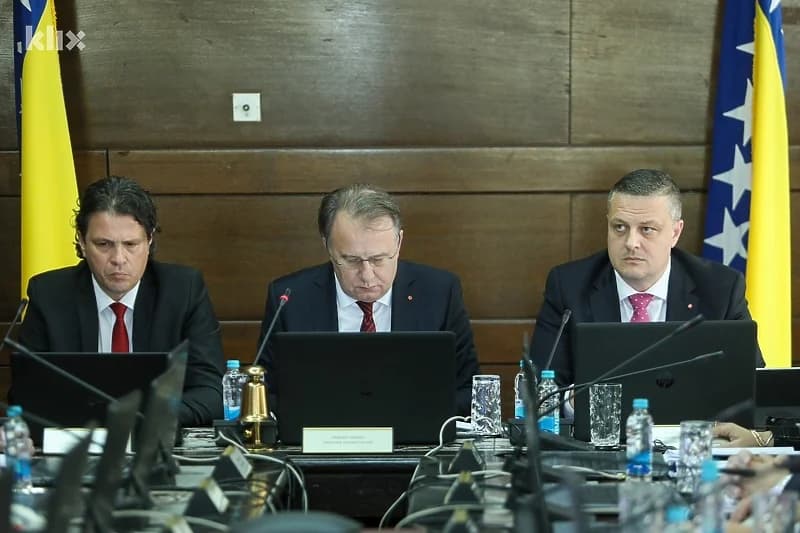 Ilustracija članka: Svi proračunski korisnici u FBiH dobit će novčanu pomoć u iznosu od 2.520 KM