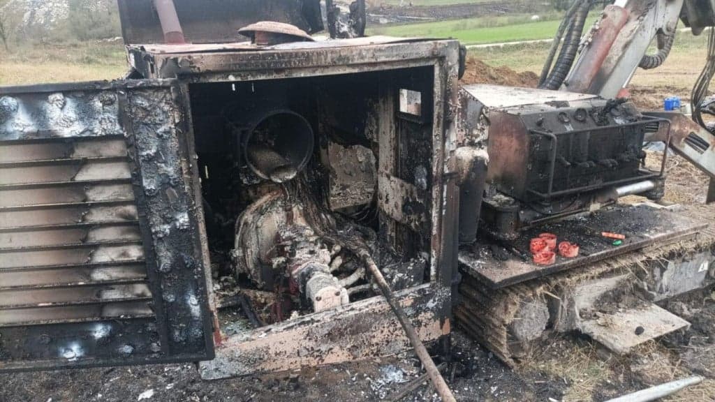 Ilustracija članka: Tko je zapalio stroj firme iz Posušja? Nadležni kažu samozapaljenje, neovisni vještak kaže namjerno je zapaljen