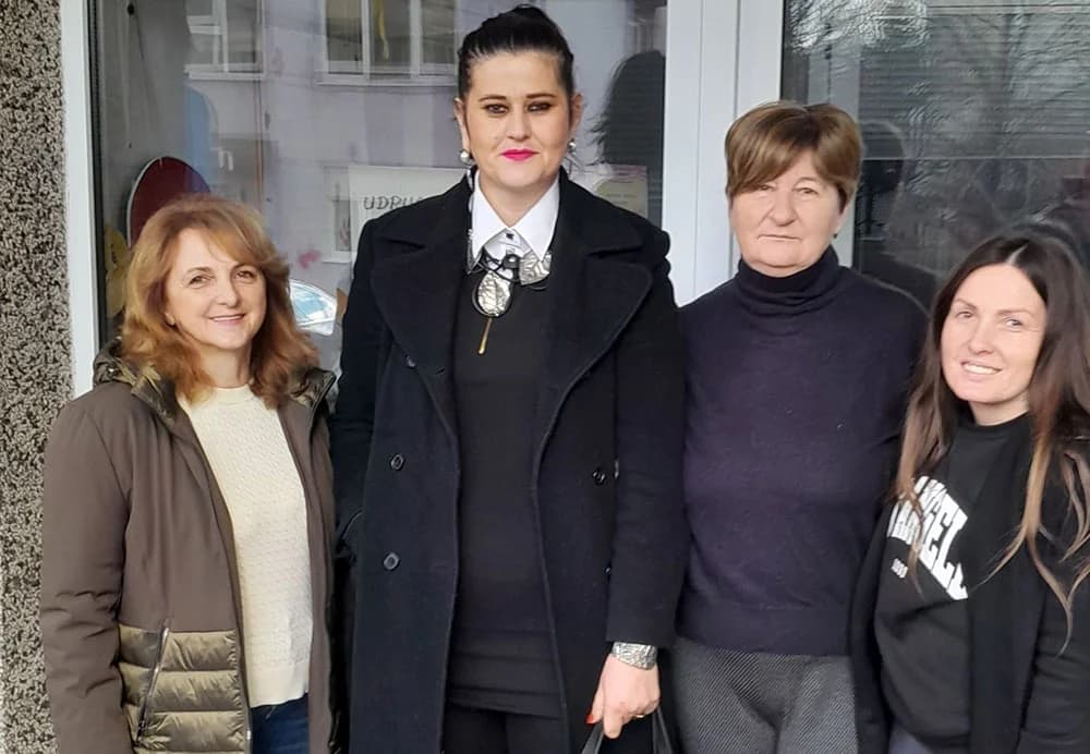 Ilustracija članka: Članovi Udruge “Pravi put” uručili božićne donacije udrugama diljem BiH