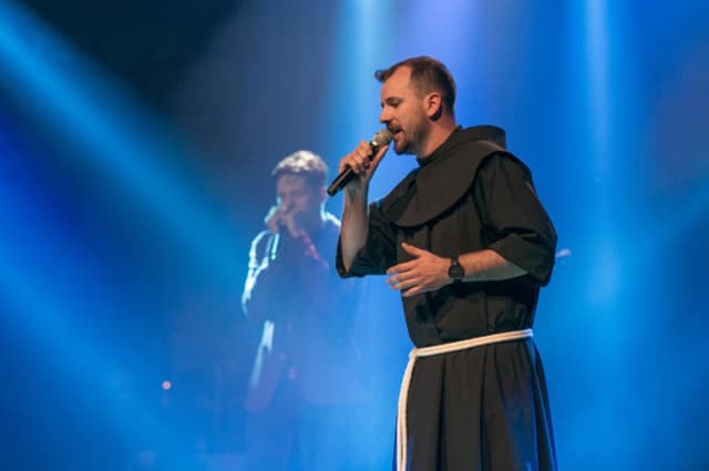 Ilustracija članka: NOVI ALBUM FRA MARINA KARAČIĆA Live album ‘Vrijeme s Tobom’