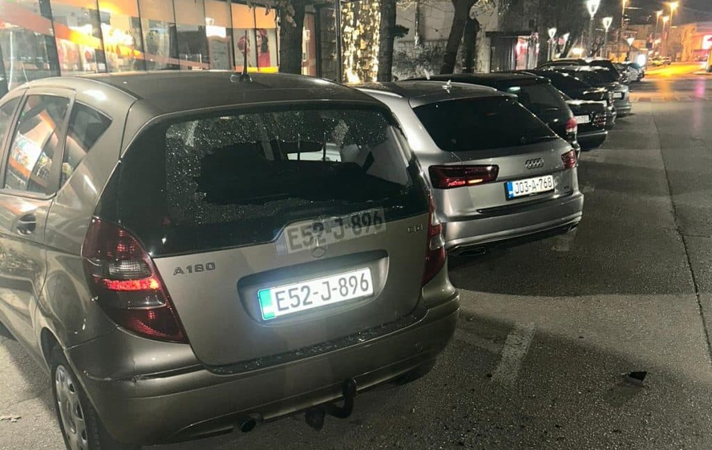 Ilustracija članka: Grude: Nepoznati vozač udario dva parkirana automobila pa pobjegao