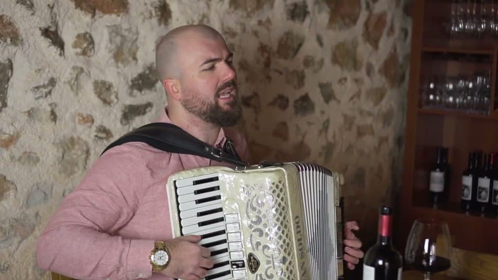 Ilustracija članka: Ivan Soldo snimio cover velikog hita Tome Zdravkovića