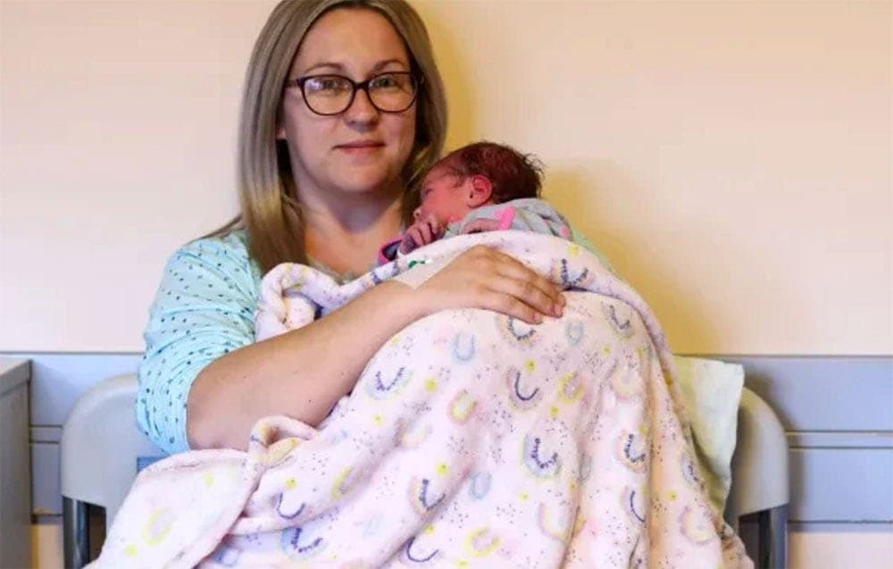 Ilustracija članka: Lana Bošković prva beba u 2024. godini rođena u Mostaru