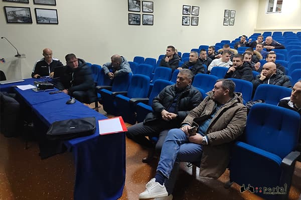 Ilustracija članka: FOTO: Udruga nogometnih sudaca u Grudama organizirala seminar