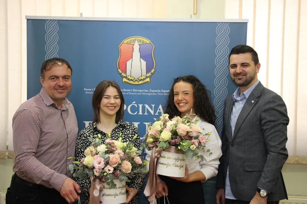 Ilustracija članka: Talentiranim Posušankama upriličen prijam u uredu načelnika