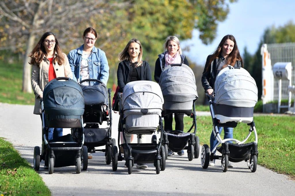 Ilustracija članka: ZHŽ opet u plusu s brojem stanovnika, rođeno 79 beba, a preminulo 65 osoba