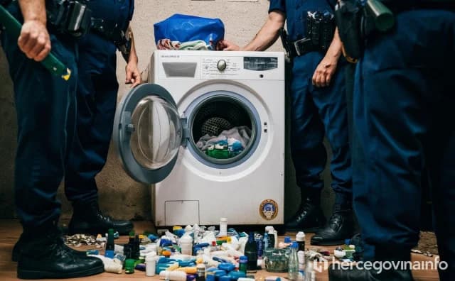 Ilustracija članka: Posušaku policajac ‘našao’ drogu u mašini koja je pola sata ranije bila čista